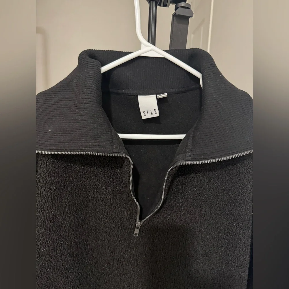 Elle Women's Black Zip-Up Jacket/ size Medium - Picture 4 of 11